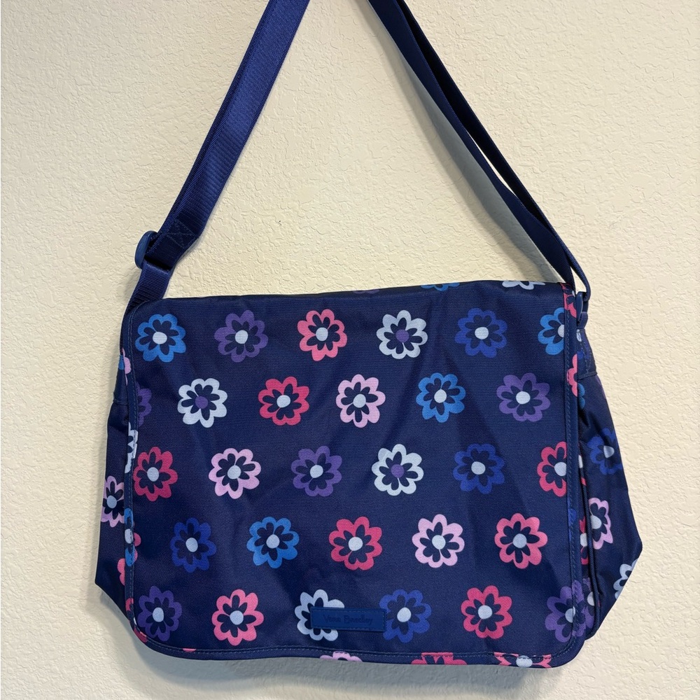 Vera Bradley Lighten Up Nylon Messenger Bag in Ellie Flowers. New with tags.